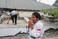 印尼大地震　萬人活埋