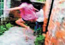 16歲惡女圍毆女學生　施暴片放上網