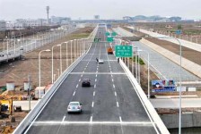花 2億元換路牌 被轟「最貴鐵皮」