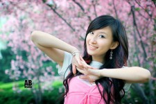 清纯小美女比花艳