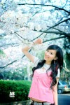 清纯小美女比花艳