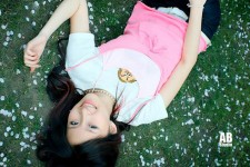 清纯小美女比花艳