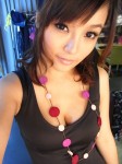 32D舉牌妹妹～斑斑+櫻桃 低胸性感露溝 看淂血脈噴張