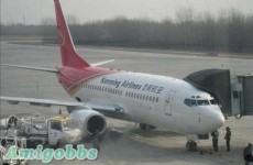 網貼曝飛機機翼綁膠帶 昆明航空稱不影嚮安全