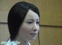 可以去演鬼片的人型機器人