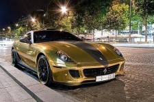 驚見黃金跑車 好個一閃一閃亮晶晶